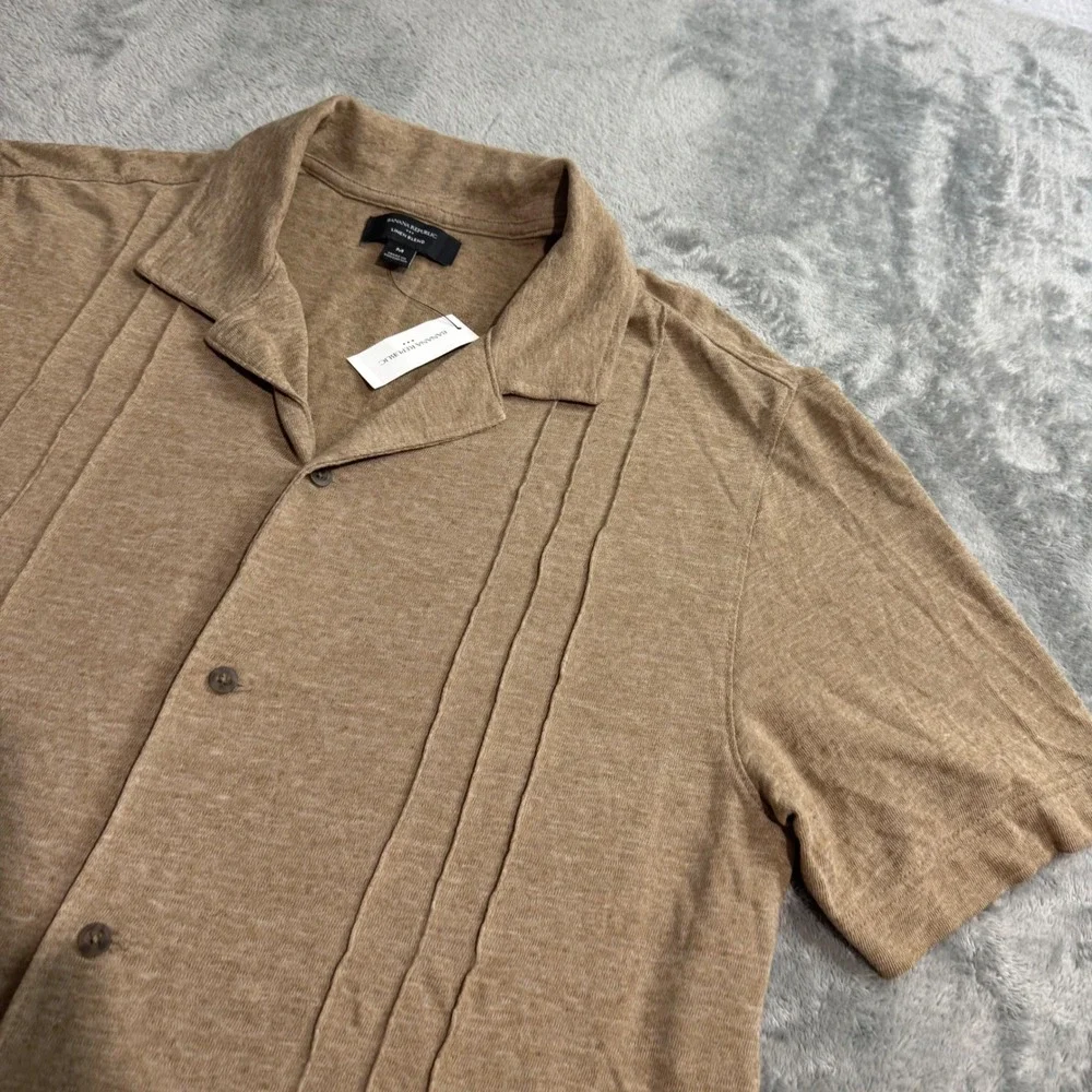 NEW Banana Republic Mens Linen Blend Pintuck Camp Shirt Tan Brown Medium M